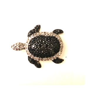 Gorgeous black and white diamond turtle necklace!